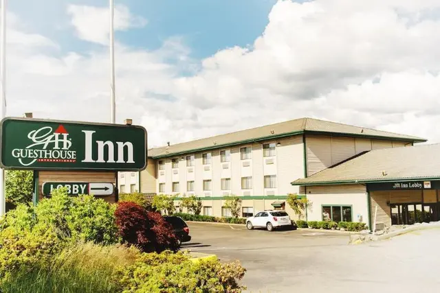 Lavissh Inn & Suites