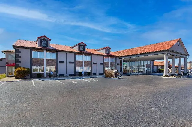 Ramada by Wyndham Bowling Green