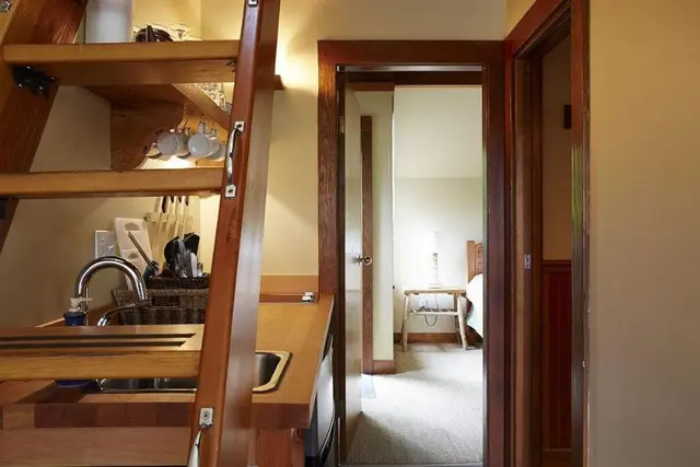 Middle Beach Lodge