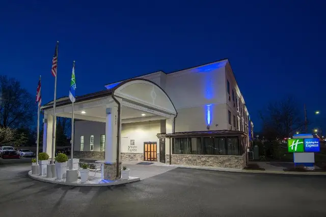 Holiday Inn Express Cleveland Airport