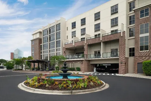 Hilton Garden Inn Charleston Waterfront/Downtown