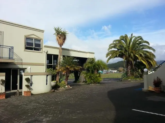 Breakers Motel