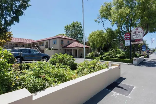 Lorenzo Motor Lodge