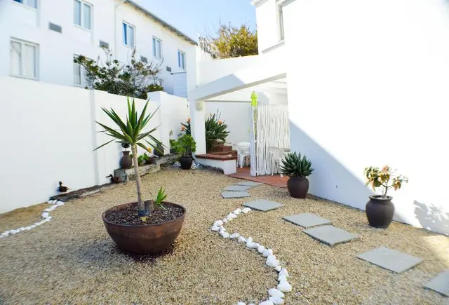 Small Bay Guesthouse
