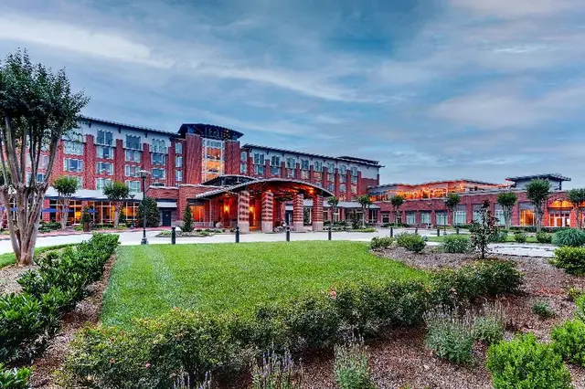 The Chattanoogan Hotel, Curio Collection by Hilton
