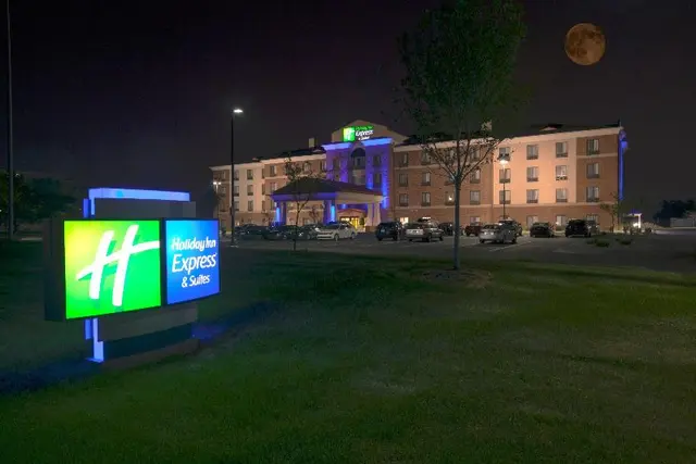 Holiday Inn Express Suites Detroit North Troy IHG