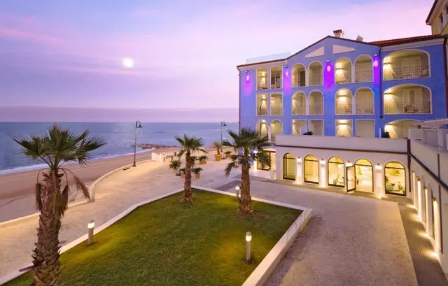 Life Hotel