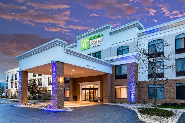 Holiday Inn Express Suites Cedar Falls Waterloo