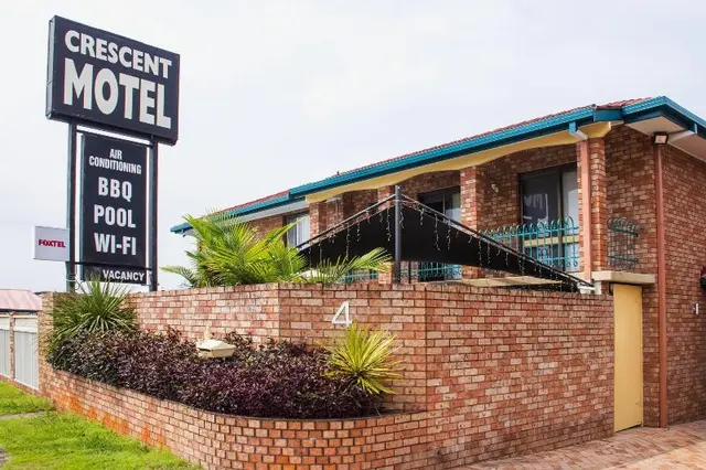 Crescent Motel