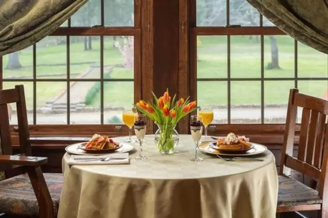 Hilltop Manor Bed and Breakfast