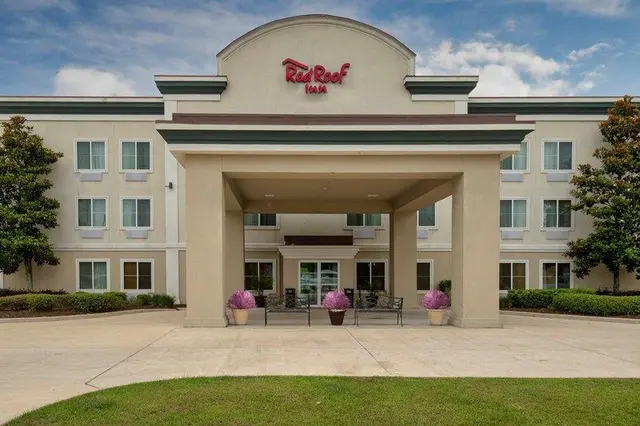 Saffron Inn & Suites