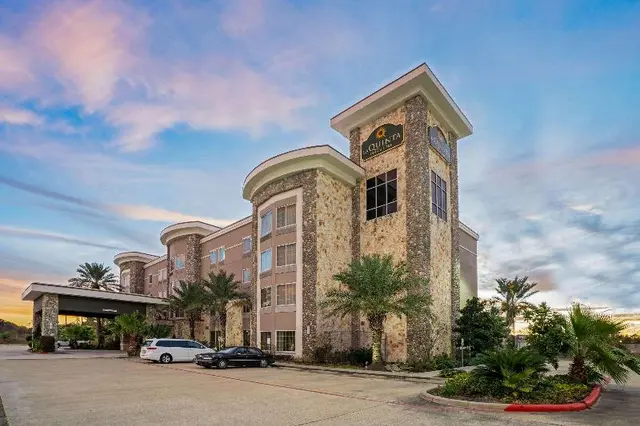 La Quinta Inn & Suites Willowbrook