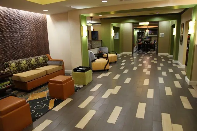 Holiday Inn Express & Suites Huntsville Airport
