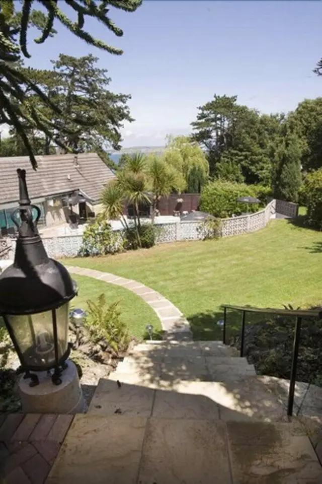 Bourne Hall Country
