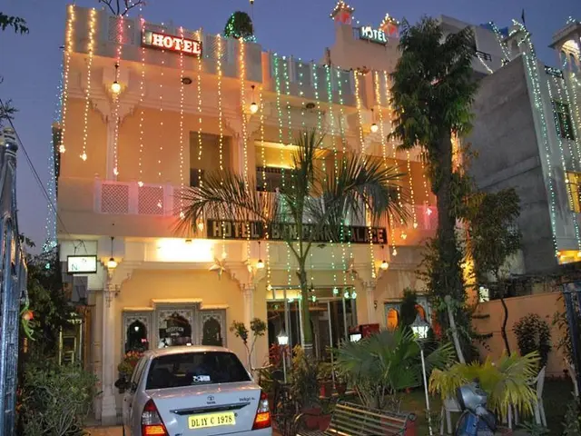 Bani Park Palace