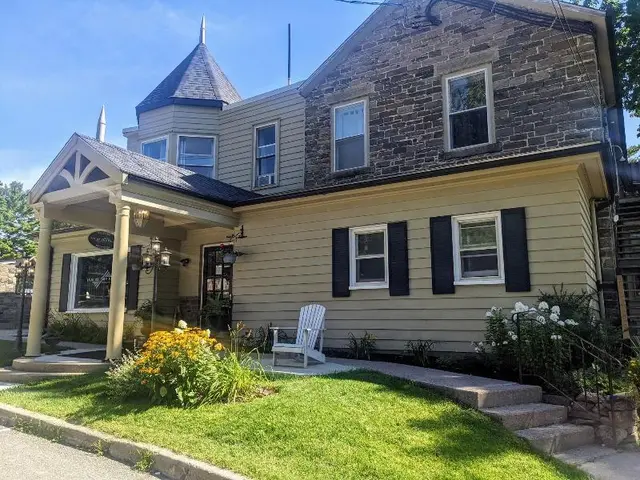 Inn At The Falls