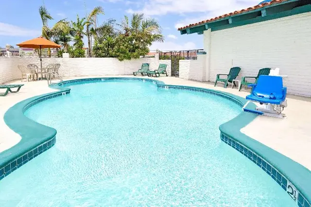 Days Inn by Wyndham Costa Mesa/Newport Beach