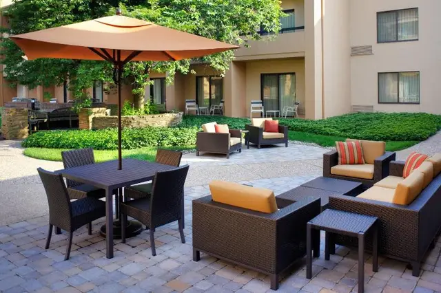 Courtyard By Marriott Lexington North