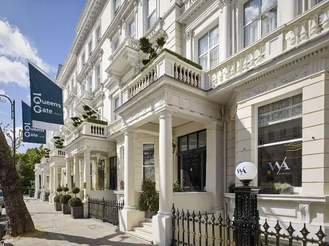 100 Queens Gate Hotel, Curio Collection by Hilton
