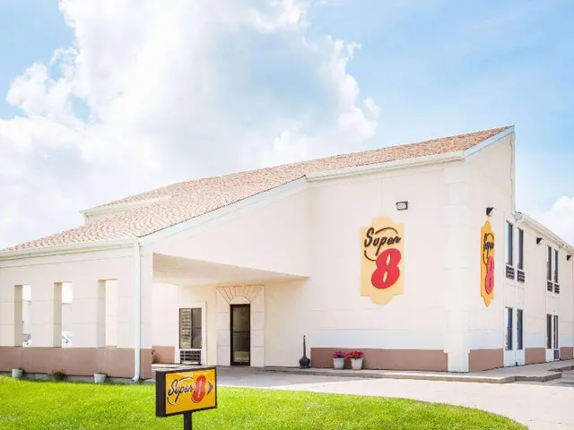 Super 8 By Wyndham Lincoln