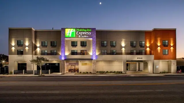 Holiday Inn Express & Suites Chatsworth