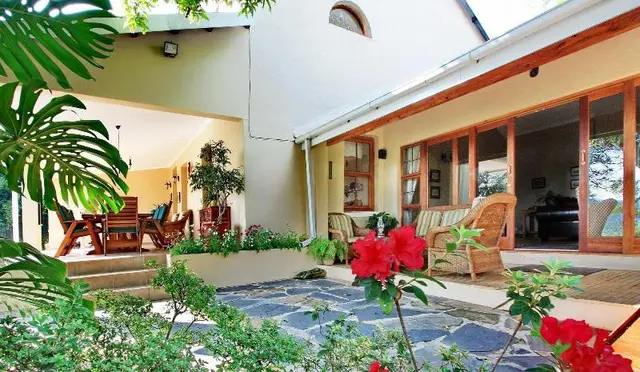 Porcupine Ridge Guest House