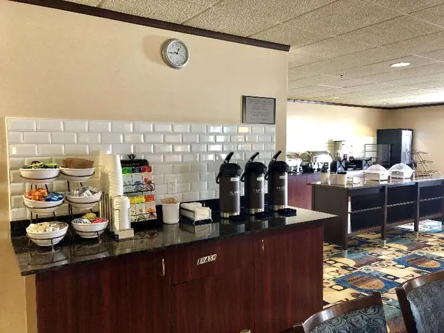 Country Inn & Suites by Radisson, Mt. Pleasant-Rac