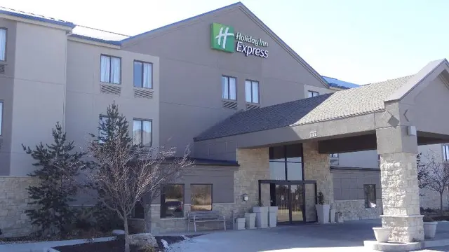 Holiday Inn Express Kansas City - Bonner Springs