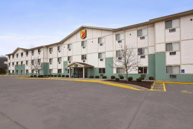 Super 8 by Wyndham Cromwell/Middletown