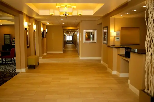 Holiday Inn Express & Suites Marion By IHG