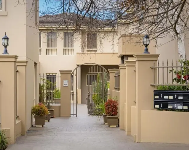 Comfy Kew Apartments