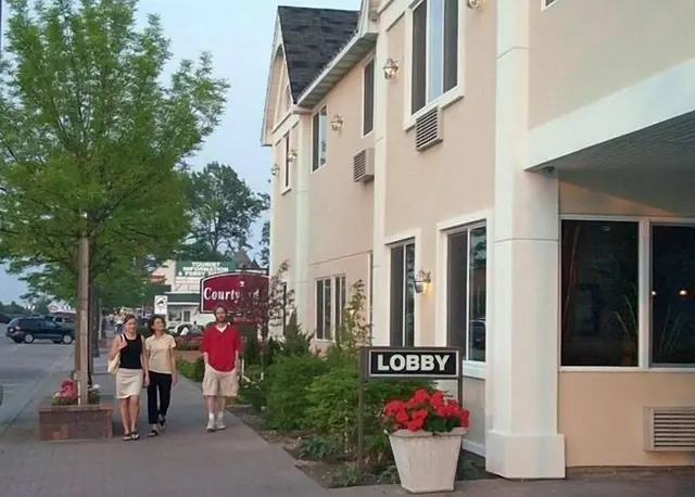 Court Plaza Inn & Suites of Mackinaw