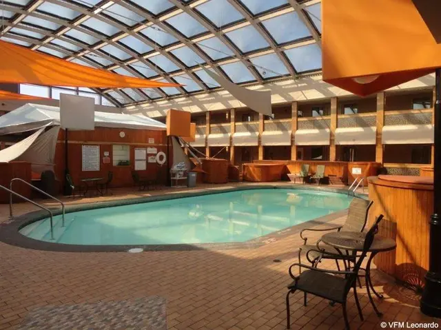 Manchester East Hotel & Suites