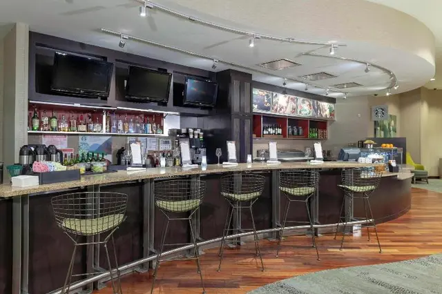 Courtyard By Marriott Downtown Memphis