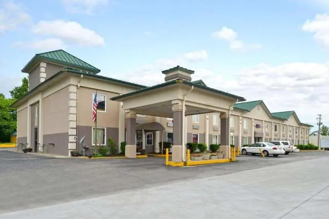 Country Garden & Suites-Benton