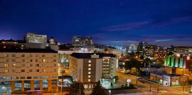 Courtyard By Marriott Vanderbilt-West End