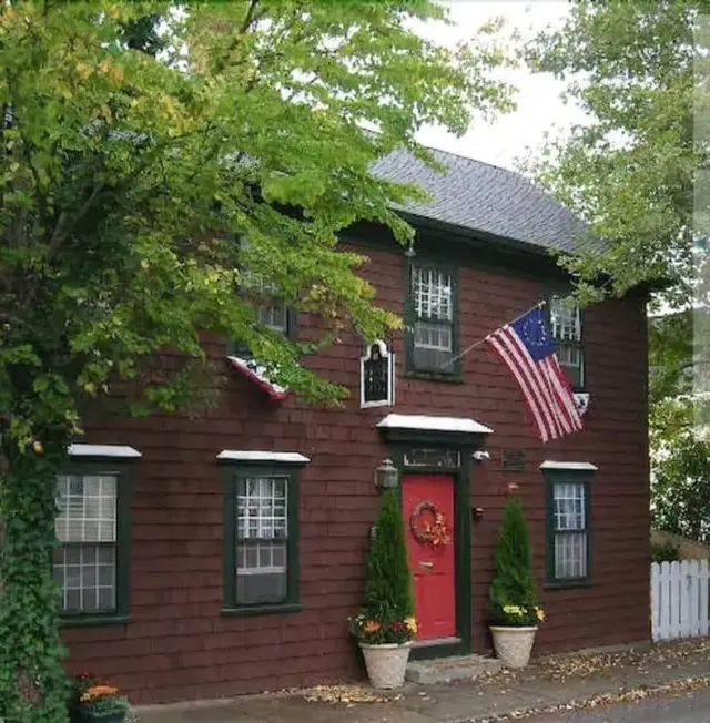 Melville House Newport
