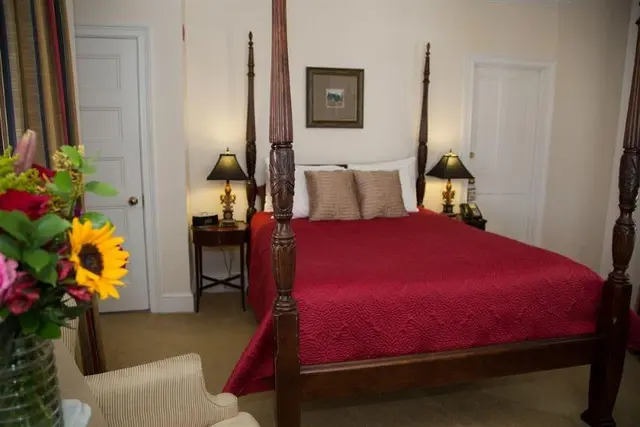 Almondy Inn