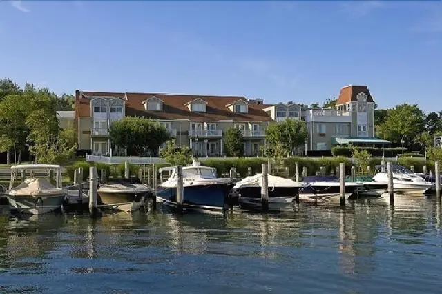 Sag Harbors Inn