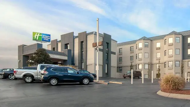 Holiday Inn Express & Suites Nashville I-40 & I- 2