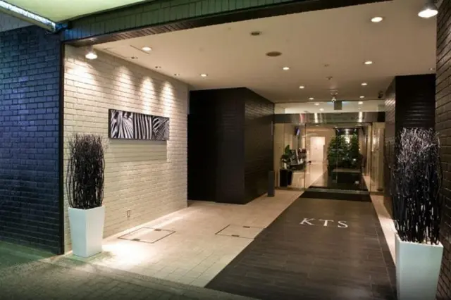Hamilton Hotel Black