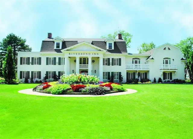 Riverbend Inn & Vineyard