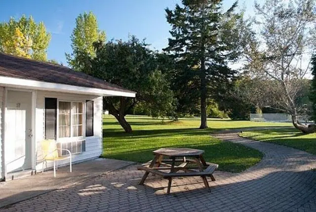 Coach House Inn Resort