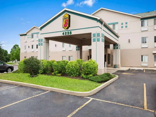 Super 8 by Wyndham Aurora/Naperville Area