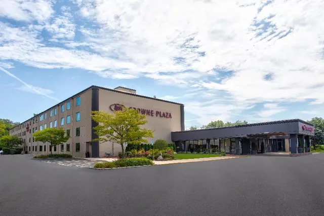 Crowne Plaza Chicago - Northbrook