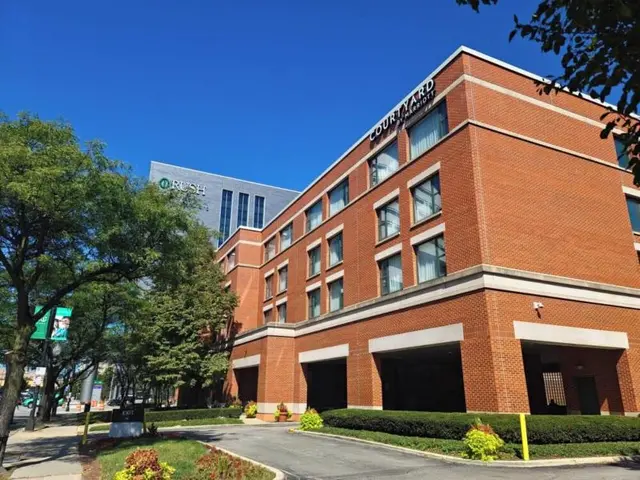 Courtyard By Marriott Chicago At Medical District/