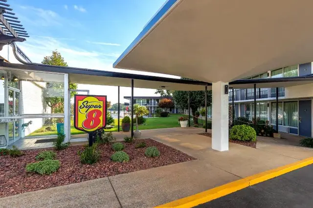 Super 8 by Wyndham Riverside AL