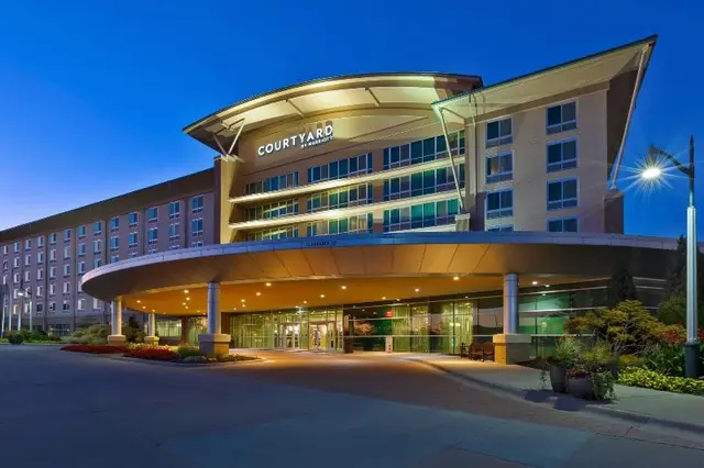 Courtyard By Marriott Omaha La Vista