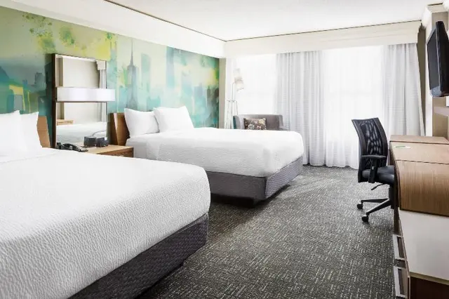 Courtyard By Marriott Chicago Magnificent Mile