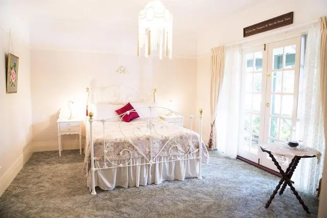 Rosebridge House Bed and Breakfast
